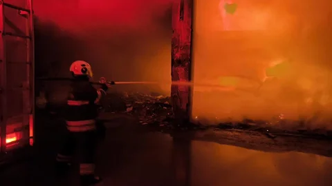 İskenderun'da Metruk Bina Yangını