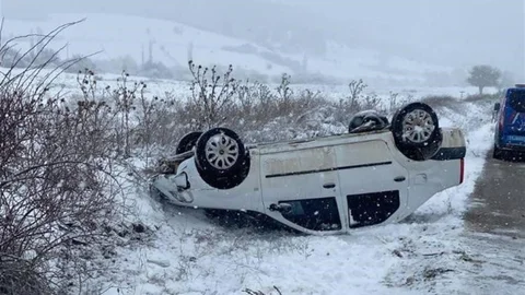 Bilecik'te Takla Atan Araçta Sürücü Yaralandı