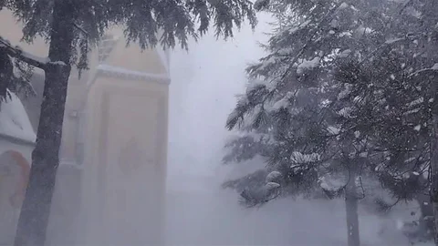 Adana'da Çocuklar Kar Topu Oynadı