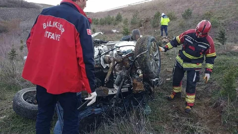 Balıkesir'de Otoyolda Feci Kaza