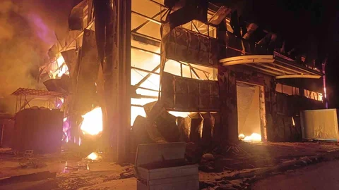 Hatay'da Sünger Deposunda Yangın