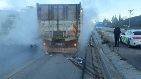 Burdur'da Kamyonette Yangın Çıktı