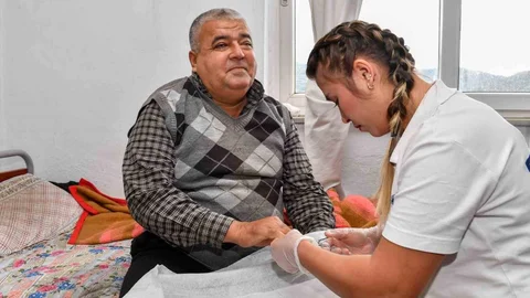 Mersin Büyükşehir’den 2025’te Kapsamlı Sağlık ve Sosyal Destek: 109 Bin Evde Hizmet, 46 Bin Medikal Malzeme