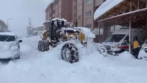 Şırnak'ta Kar Kalınlığı İki Metreyi Aştı