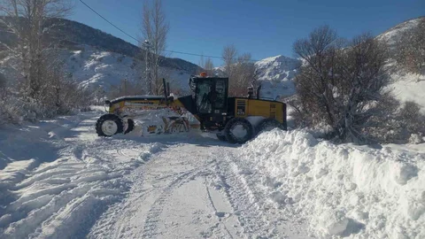 Tunceli'de Köy Yolu Çalışmaları Devam Ediyor