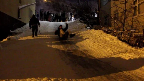 Sivas'ta Mahalleli Kar Eğlencesi Yaşadı