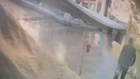 Bursa'da Yaşlı Adam Otomobilin Altında Kaldı