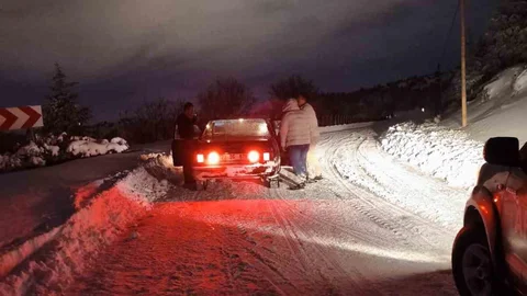 Elazığ'da Karda Mahsur Kalan Vatandaşa Yardım