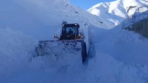 Hakkari'de Kar Yağışı Etkili Oldu