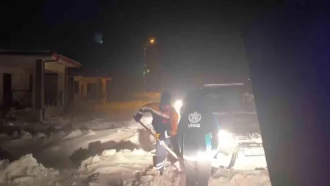 Adıyaman'da Yoğun Tipi Mücadelesi