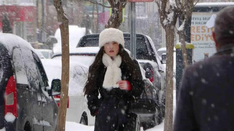 Van'da Yoğun Kar Yağışı Etkili Oldu