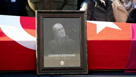 Gökmen Özdenak İçin Tören Düzenlendi