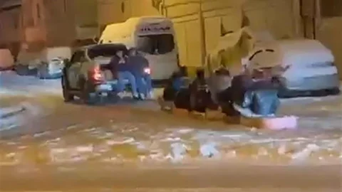 Tokat'ta Belediye Personelinin Kar Eğlencesi