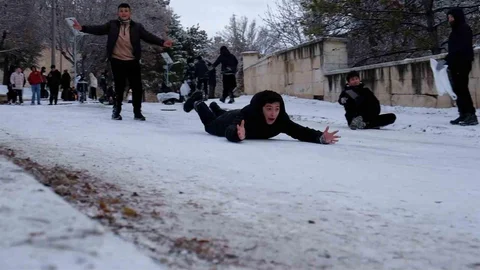 Karaman’da Çocuklar Kar Eğlencesi Yaşadı