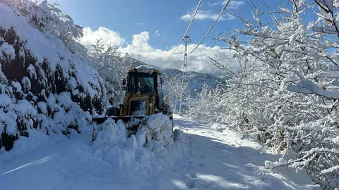 Akçaabat’ta Karla Mücadele Çalışmaları Devam Ediyor