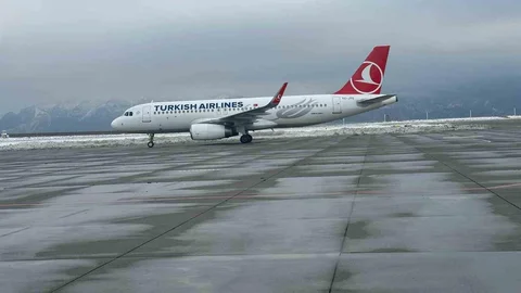 Şırnak Havalimanı'na Uçuşlar Yeniden Başladı