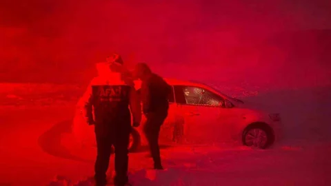 Ağrı'da Mahsur Kalan Vatandaşlar Kurtarıldı