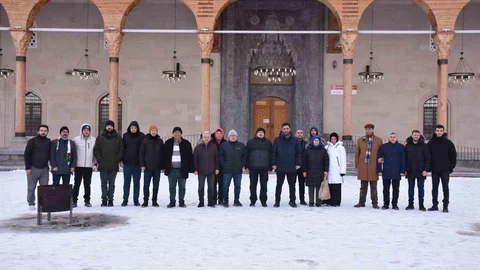 Gençler Sabah Namazında Bir Araya Geldi