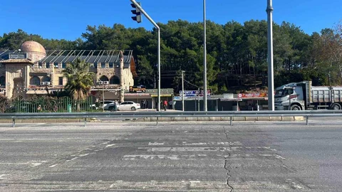 Antalya'da Esnaf Yol Düzenlemesine Tepki Gösterdi