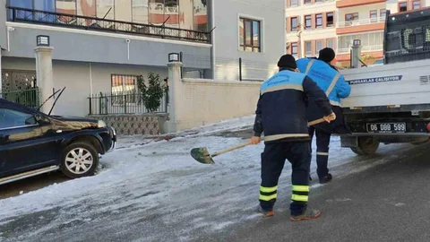 Pursaklar'da Buzlanma Önlemleri Alınıyor