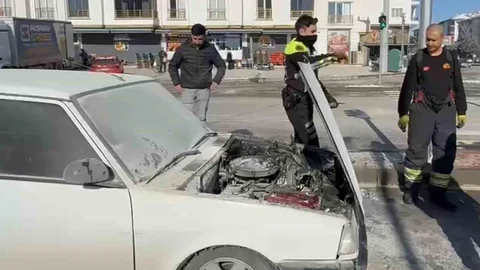 Aksaray'da Seyir Halindeki Araç Yandı