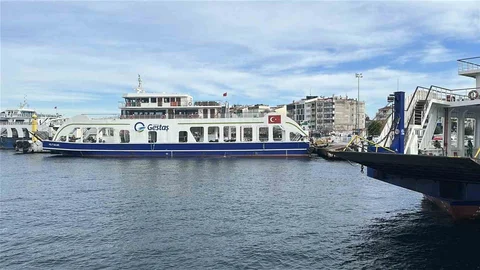 Bozcaada ve Gökçeada Feribot Seferleri İptal Edildi