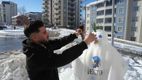 Muş'ta Berberlerden Kardan Adam Tıraşı