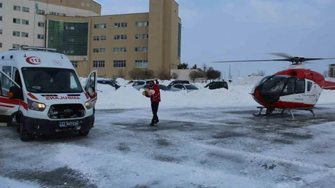 Bitlis'te Anne ve Bebeği Hava Ambulansla Kurtarıldı