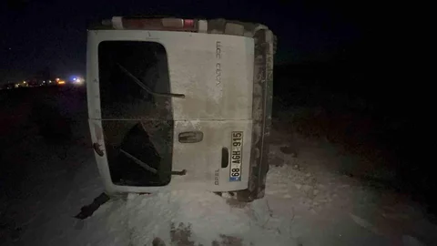 Aksaray'da Minibüs Takla Attı