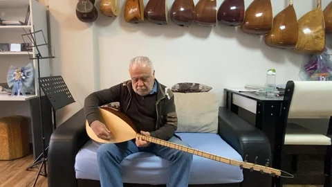 Yarım Asırdır Bağlama Üreten Usta Antalya'da