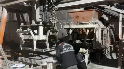 Burdur'da İşçi Pres Makinesine Sıkıştı