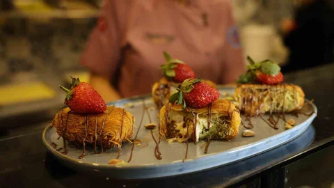 Adana'nın Yeni Tatlısı: Çikolatalı Kaymaklı Kadayıf Sarma