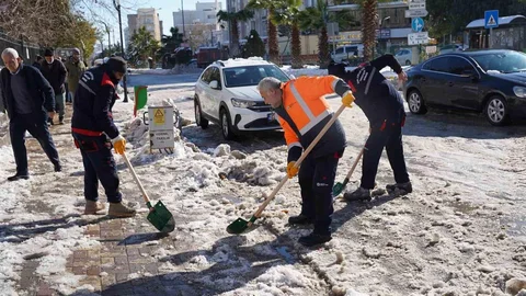 Kâhta'da Karla Mücadele Çalışmaları Sürüyor