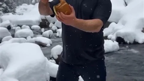 Karın İçinde Ürün Tanıtımı Yaptı