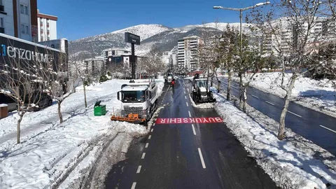 Kahramanmaraş'ta Kar Temizleme Çalışmaları Devam Ediyor