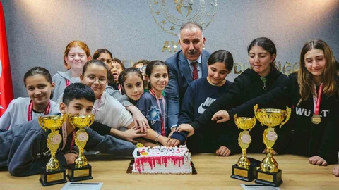 Aydın'da Şampiyonluk Pastası Kesildi