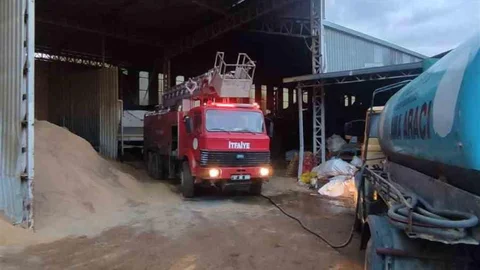 Alanya'da Palet Atölyesinde Yangın Söndürüldü