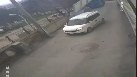 Bursa'da Fırtına Çatıları Uçurdu