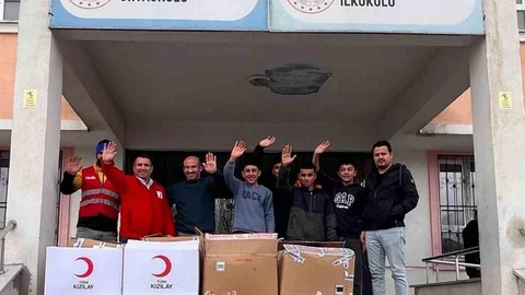 Muradiye'de Öğrencilere Giyim Desteği Verildi