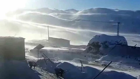 Iğdır'da Fırtına ve Tipi Etkili Oluyor