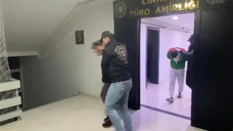 İzmir'de Cinayet Çözülüyor