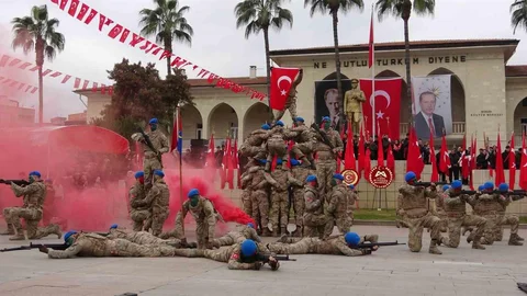 Mersin'de Coşkulu Kurtuluş Töreni