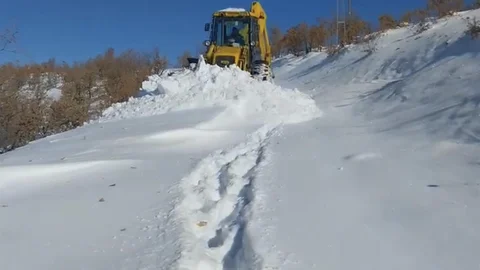 Elazığ'da Köy Yollarında Karla Mücadele Devam Ediyor
