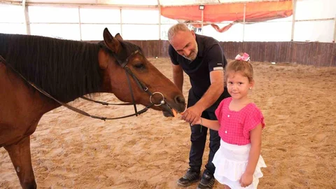 Kocaeli'de Binicilik Eğitimiyle Çocuklara At Sevgisi Aşılanıyor