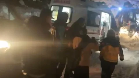 Şemdinli’de Kış Koşullarında Zorlu Mücadele