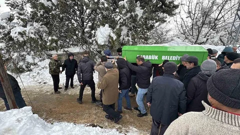 Karabük'te Donmuş Kadın Cenaze Töreni Yapıldı