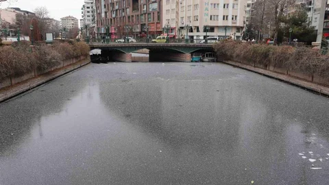 Porsuk Çayı'nda Çöp Sorunu Yaşanıyor