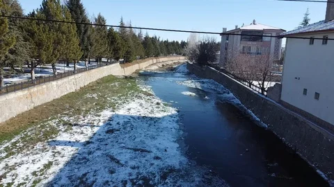 Afyonkarahisar'da Gali Çayı Buzla Kaplandı