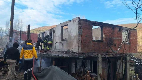 Samsun'da Çıkan Yangında İki Kişi Hayatını Kaybetti
