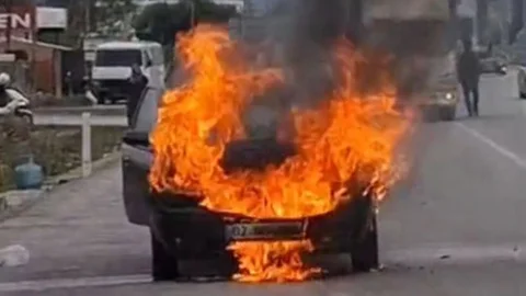 Mersin'de Otomobil Yangını